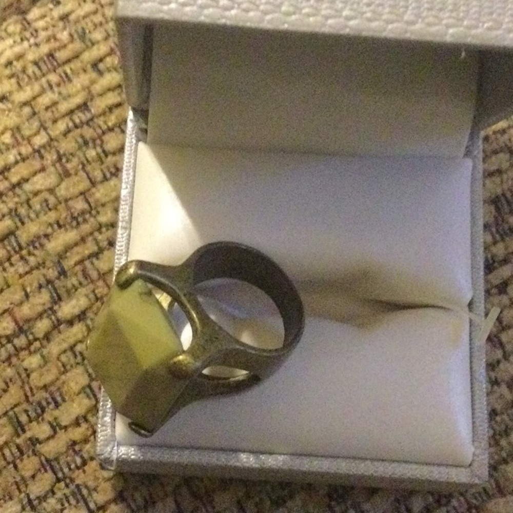 BCBG ring - Picture 2 of 2